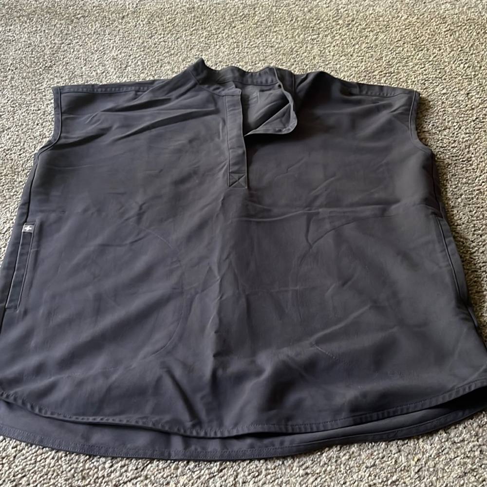 Figs scrub top